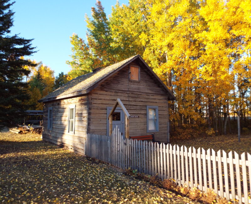 la crete-Schmidt House in fall 1