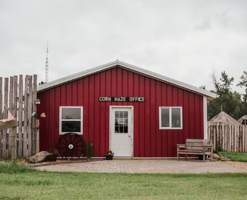 Corn maze and country clutter decor3-CR-Website corn maze and ountry clutter decor