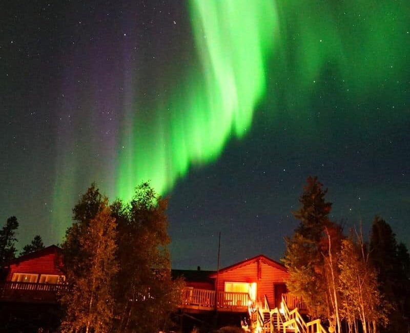 Instagram-Aurora-Village-Yellowknife-Northwest-Territories-Canada-Aurora-Borealis-Northern-Lights-summer-dining-hall-green-purple-hero
